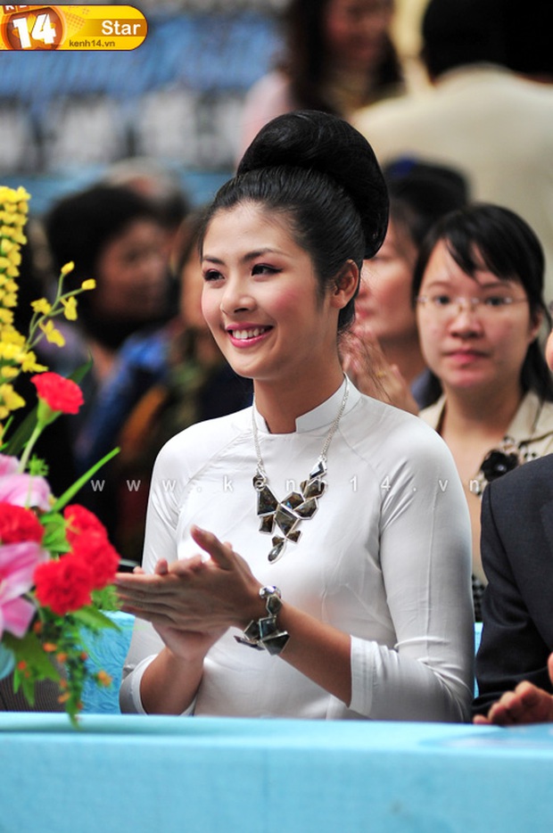 Đào lại khoảnh khắc về thăm trường sau đăng quang của HHVN: Thu Thảo, Kỳ Duyên được khen ngợi vì hành động tinh tế, Đỗ Hà gây tranh cãi - Ảnh 2.