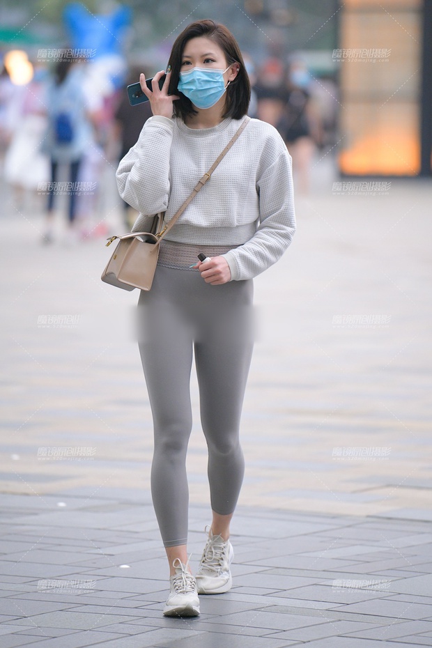 Tuyển tập loạt quần legging nhức mắt của các chị em, điểm nhạy cảm lộ rõ mồn một khiến dân tình đỏ mặt - Ảnh 4.