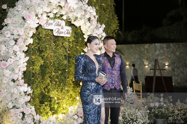 Cập nhật đám cưới Quý Bình và nữ doanh nhân: Cô dâu - chú rể và dàn nghệ sĩ quẩy tưng bừng, lời hẹn ước của cặp đôi gây xúc động  - Ảnh 12.