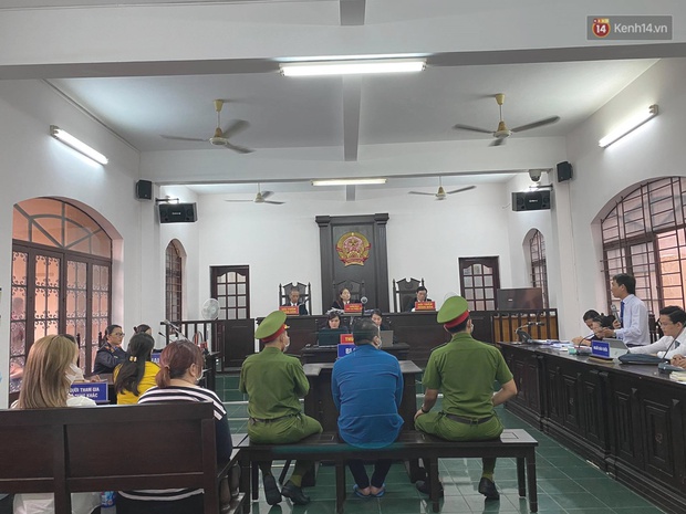 Đối tượng lái Mercedes tông tài xế GrabBike và nữ tiếp viên hàng không nói xin lỗi, hứa thụ án xong sẽ bồi thường đầy đủ tiền - Ảnh 6.