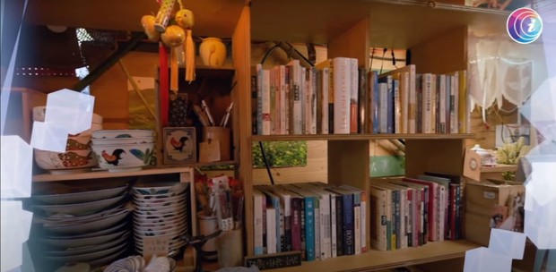 Bỏ phố về quê, cặp vợ chồng cải tạo chuồng lợn thành nơi an dưỡng tuổi già, mở cả hiệu sách để thoả mãn đam mê - Ảnh 9.