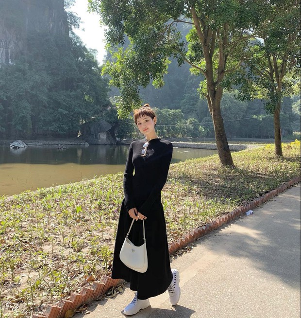 Instagram look của sao Việt tuần qua: Chi Pu khoe nội y lộ liễu, Huyền Baby mặc quần ngắn hiểm hóc - Ảnh 6.