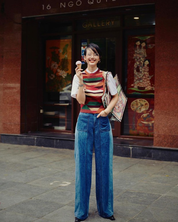 Instagram look của sao Việt tuần qua: Chi Pu khoe nội y lộ liễu, Huyền Baby mặc quần ngắn hiểm hóc - Ảnh 4.