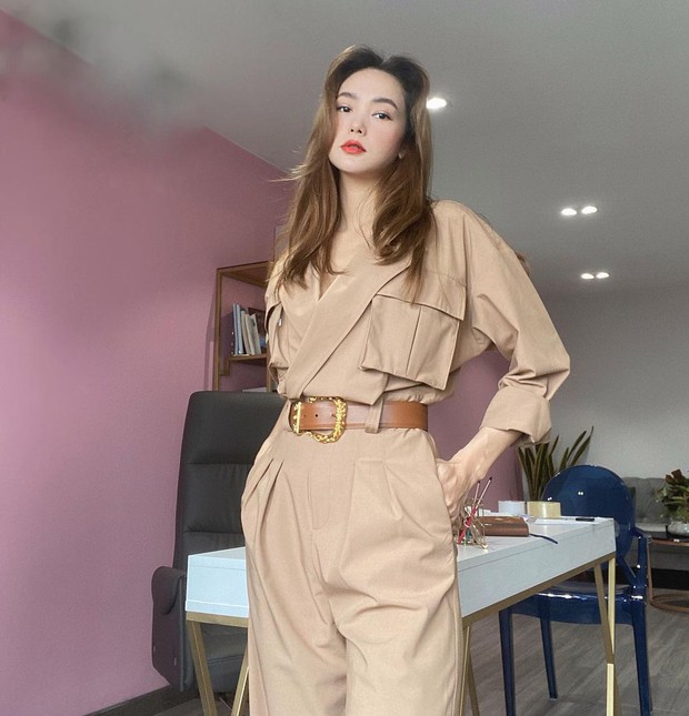 Instagram look của sao Việt tuần qua: Chi Pu khoe nội y lộ liễu, Huyền Baby mặc quần ngắn hiểm hóc - Ảnh 10.