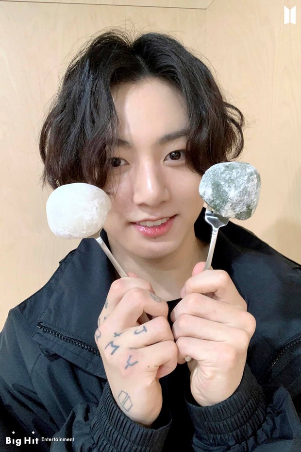 Album đầu tiên mà các thành viên BTS bỏ tiền ra mua: Jungkook mãi một tình yêu với IU, V và Jin cùng chung fandom nhóm nữ quốc dân - Ảnh 11.