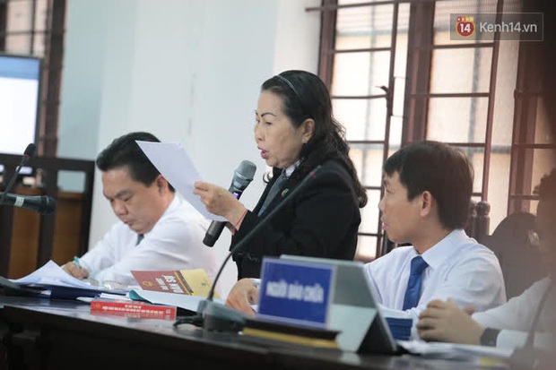 Mẹ tài xế lái Mercedes bật khóc, nói đã liên lạc và muốn bồi thường cho gia đình các bị hại nhưng đều bị từ chối - Ảnh 16.