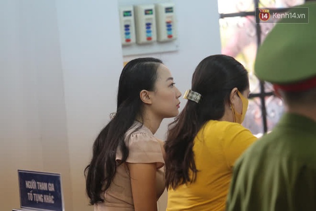 Mẹ tài xế lái Mercedes bật khóc, nói đã liên lạc và muốn bồi thường cho gia đình các bị hại nhưng đều bị từ chối - Ảnh 17.