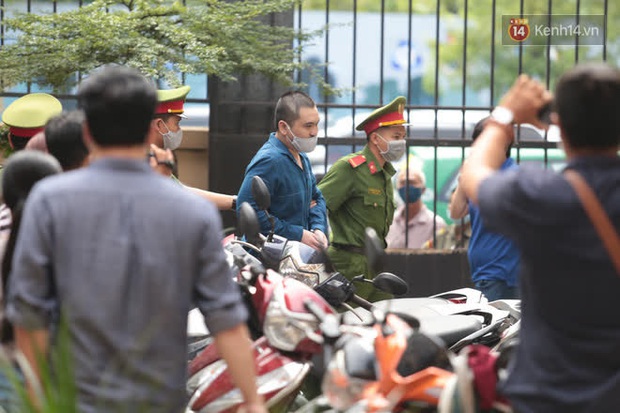 Mẹ tài xế lái Mercedes bật khóc, nói đã liên lạc và muốn bồi thường cho gia đình các bị hại nhưng đều bị từ chối - Ảnh 20.