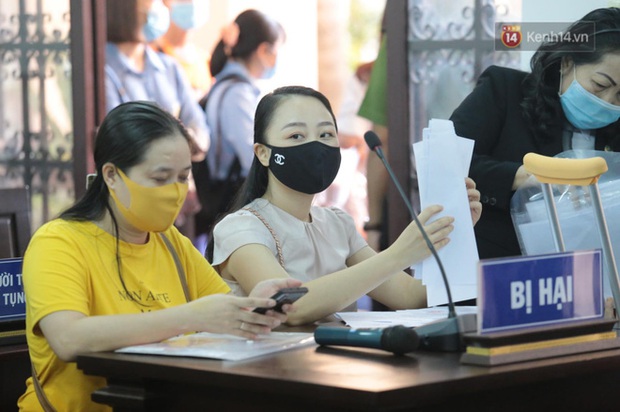 Mẹ tài xế lái Mercedes bật khóc, nói đã liên lạc và muốn bồi thường cho gia đình các bị hại nhưng đều bị từ chối - Ảnh 7.