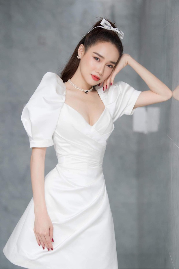 Nhã Phương lộ body có da có thịt và nuột nà hơn hẳn trong clip hậu trường, camera thường không dìm nổi! - Ảnh 5. Nhã Phương lộ body có da có thịt và nuột nà hơn hẳn trong clip hậu trường, camera thường không dìm nổi! - Ảnh 5.