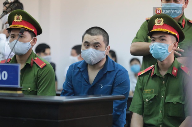 Mẹ tài xế lái Mercedes bật khóc, nói đã liên lạc và muốn bồi thường cho gia đình các bị hại nhưng đều bị từ chối - Ảnh 11.