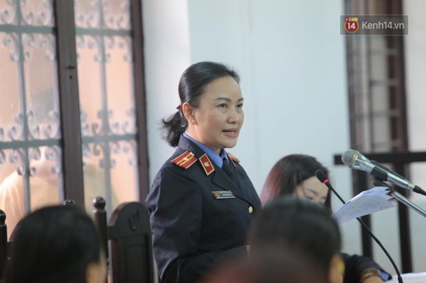 Mẹ tài xế lái Mercedes bật khóc, nói đã liên lạc và muốn bồi thường cho gia đình các bị hại nhưng đều bị từ chối - Ảnh 12.