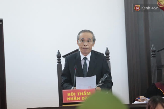 Mẹ tài xế lái Mercedes bật khóc, nói đã liên lạc và muốn bồi thường cho gia đình các bị hại nhưng đều bị từ chối - Ảnh 13.