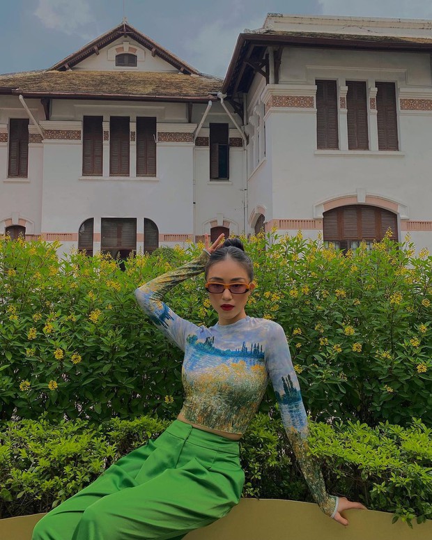 Instagram look của sao Việt tuần qua: Chi Pu khoe nội y lộ liễu, Huyền Baby mặc quần ngắn hiểm hóc - Ảnh 7.