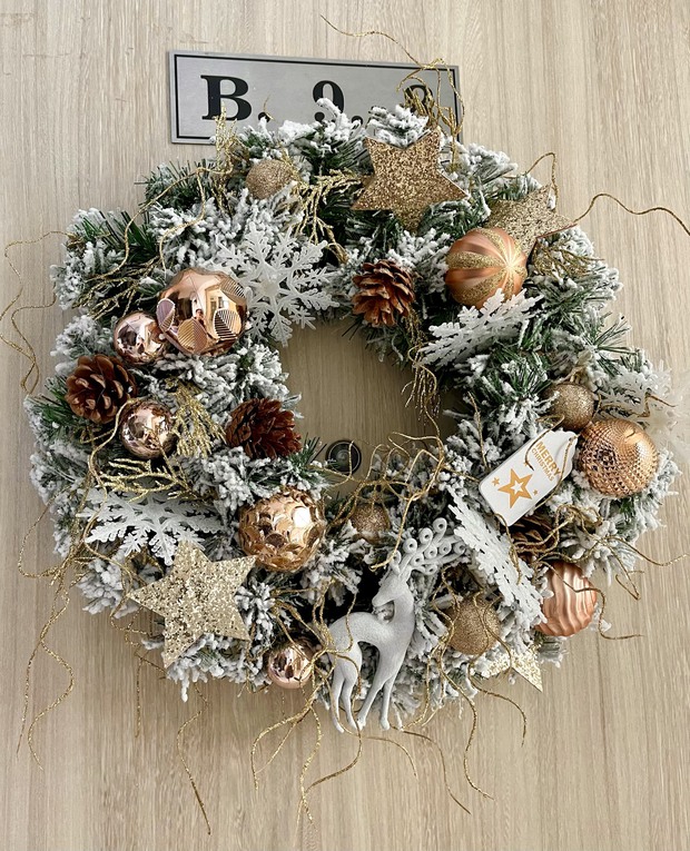 Cuồng Noel, cô vợ đặt hẳn đồ trang trí từ nước ngoài, nhìn xuống gốc cây thông mới choáng về độ chịu chơi - Ảnh 9.