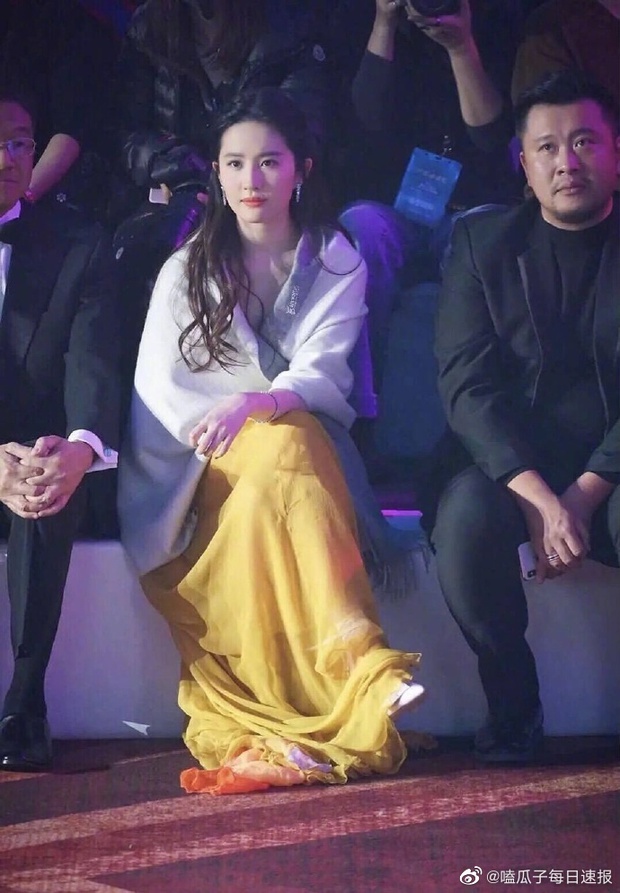 Loạt khoảnh khắc chứng minh nhan sắc Lưu Diệc Phi cứu rỗi những bộ cánh thảm hoạ, đúng là thần tiên tỷ tỷ có khác - Ảnh 7.