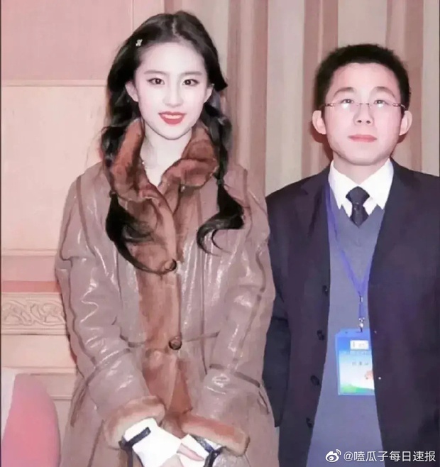 Loạt khoảnh khắc chứng minh nhan sắc Lưu Diệc Phi cứu rỗi những bộ cánh thảm hoạ, đúng là thần tiên tỷ tỷ có khác - Ảnh 4.