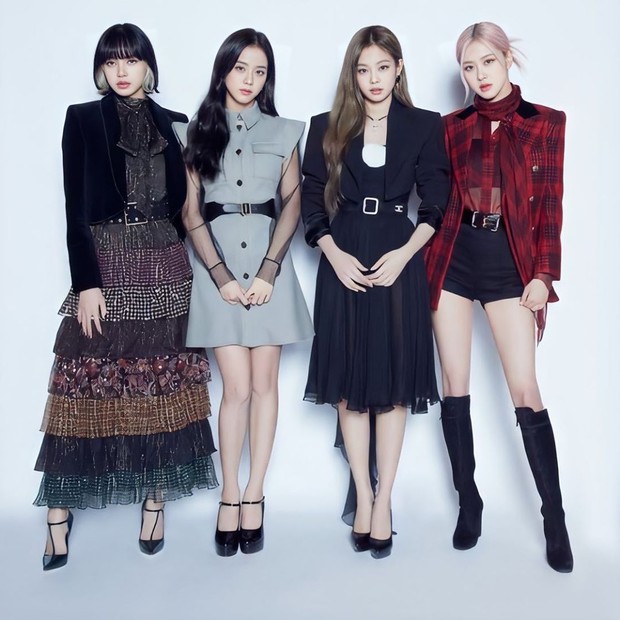 Đại sứ toàn cầu Saint Laurent đã gặp đối thủ: Rosé đụng hàng với Hyomin khiến dân tình cân não vì khó so kè quá - Ảnh 3. Đại sứ toàn cầu Saint Laurent đã gặp đối thủ: Rosé đụng hàng với Hyomin khiến dân tình cân não vì khó so kè quá - Ảnh 3.