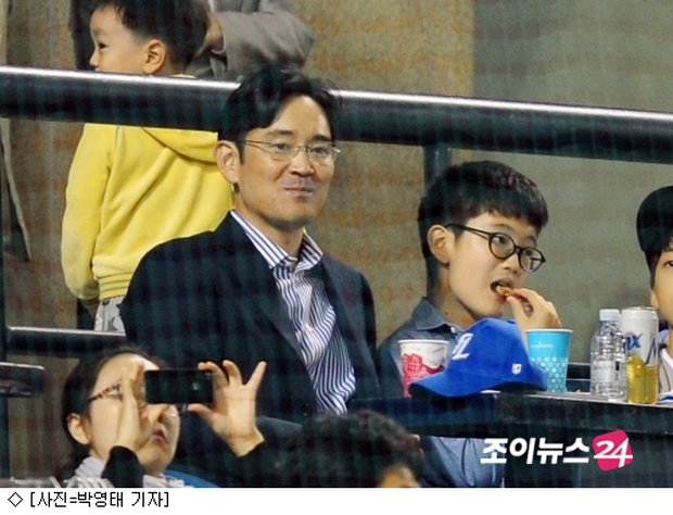 Người thừa kế 21 tuổi của Samsung: Điển trai như cậu bạn nhà bên, sống cực kỳ kín tiếng khác hẳn hình dung của mọi người về rich kid - Ảnh 2.