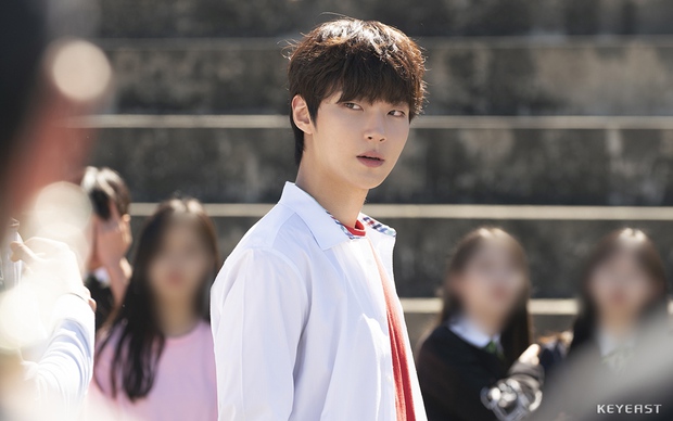 Hwang In Yeop: Chàng bad boy ngoài lạnh trong ấm của True Beauty khiến chị em mê đến mất liêm sỉ - Ảnh 3. Hwang In Yeop: Chàng bad boy ngoài lạnh trong ấm của True Beauty khiến chị em mê đến mất liêm sỉ - Ảnh 3.