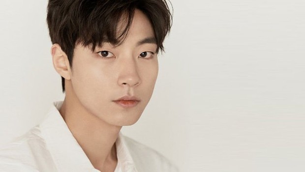 Hwang In Yeop: Chàng bad boy ngoài lạnh trong ấm của True Beauty khiến chị em mê đến mất liêm sỉ - Ảnh 4. Hwang In Yeop: Chàng bad boy ngoài lạnh trong ấm của True Beauty khiến chị em mê đến mất liêm sỉ - Ảnh 4.