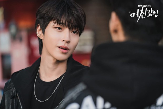 Hwang In Yeop: Chàng bad boy ngoài lạnh trong ấm của True Beauty khiến chị em mê đến mất liêm sỉ - Ảnh 6. Hwang In Yeop: Chàng bad boy ngoài lạnh trong ấm của True Beauty khiến chị em mê đến mất liêm sỉ - Ảnh 6.