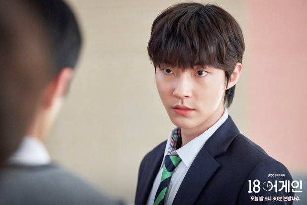 Hwang In Yeop: Chàng bad boy ngoài lạnh trong ấm của True Beauty khiến chị em mê đến mất liêm sỉ - Ảnh 2. Hwang In Yeop: Chàng bad boy ngoài lạnh trong ấm của True Beauty khiến chị em mê đến mất liêm sỉ - Ảnh 2.