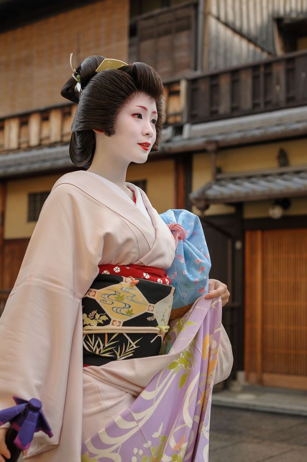 Oiran - kỹ nữ cao cấp thời Edo tại Nhật: Nhan sắc lộng lẫy, thu nhập tiền tỷ và những bí mật ít người biết - Ảnh 2. Oiran - kỹ nữ cao cấp thời Edo tại Nhật: Nhan sắc lộng lẫy, thu nhập tiền tỷ và những bí mật ít người biết - Ảnh 2.