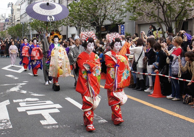Oiran - kỹ nữ cao cấp thời Edo tại Nhật: Nhan sắc lộng lẫy, thu nhập tiền tỷ và những bí mật ít người biết - Ảnh 7. Oiran - kỹ nữ cao cấp thời Edo tại Nhật: Nhan sắc lộng lẫy, thu nhập tiền tỷ và những bí mật ít người biết - Ảnh 7.