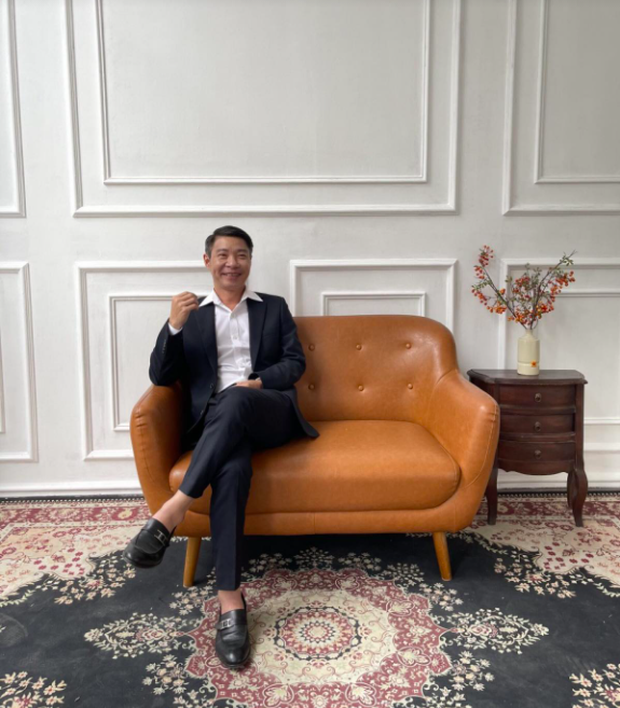 Hé lộ hậu trường ảnh cưới của NS Công Lý và bạn gái kém 15 tuổi: Cô dâu lộng lẫy, chú rể “lên đồ” nhưng vẫn quá lầy lội - Ảnh 4.