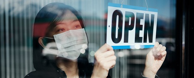 Có vaccine là đại dịch đã chấm dứt? Đừng nghĩ vậy, vì có những việc bạn vẫn phải làm kể cả khi đã được tiêm phòng - Ảnh 4.