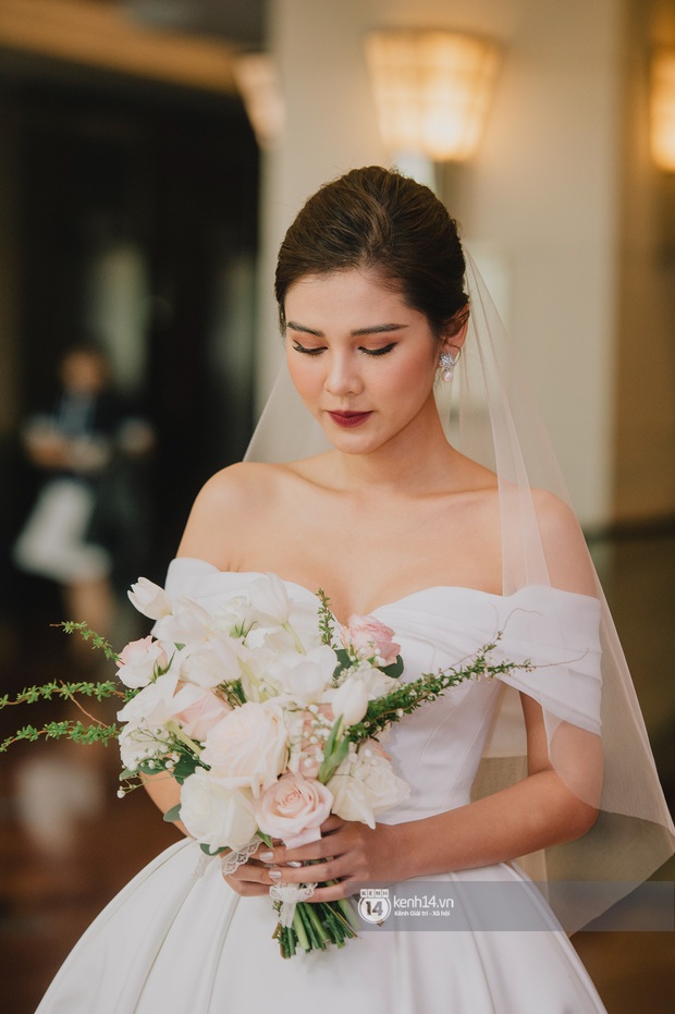 Nhan sắc cô dâu Thu Hoài trong ngày cưới chồng CEO: Phong độ xinh đẹp không giảm dù chỉ 1mm! - Ảnh 4.