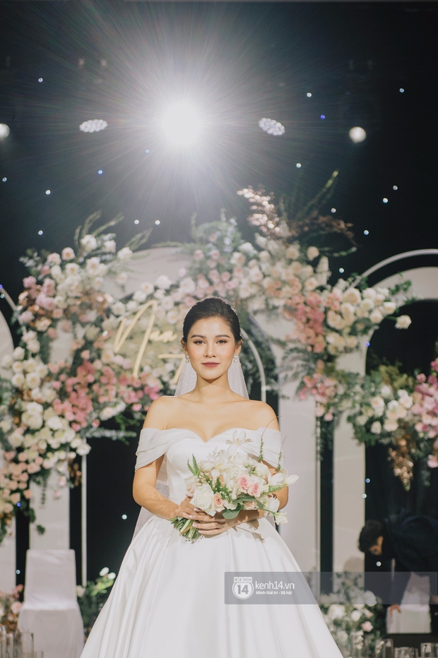 Nhan sắc cô dâu Thu Hoài trong ngày cưới chồng CEO: Phong độ xinh đẹp không giảm dù chỉ 1mm! - Ảnh 7.