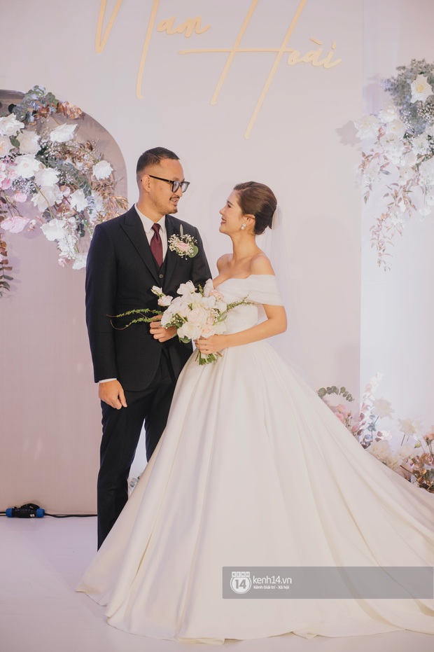 Nhan sắc cô dâu Thu Hoài trong ngày cưới chồng CEO: Phong độ xinh đẹp không giảm dù chỉ 1mm! - Ảnh 8.