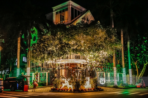 Khu nhà giàu ở Quận 7 decor Noel: Nhà nào cũng đua nhau khoe độ giàu có, riêng biệt thự Cường Đô La đơn giản bất ngờ - Ảnh 9.