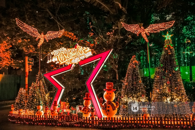 Khu nhà giàu ở Quận 7 decor Noel: Nhà nào cũng đua nhau khoe độ giàu có, riêng biệt thự Cường Đô La đơn giản bất ngờ - Ảnh 6.