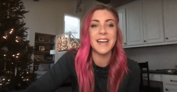 Chở 3 cô chó trên xe khởi hành chuyến hành trình dài, người phụ nữ đến nơi liền phát hiện ghế sau có đến tận... 17 con chó - Ảnh 3.