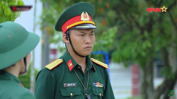 Mũi trưởng Long (Sao Nhập Ngũ): Lúc nghiêm nghị sợ muốn xỉu, cười lên 1 phát là... muốn đổ luôn á! - Ảnh 1.