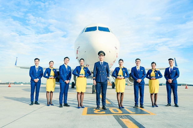 Vietravel Airlines chính thức công bố đồng phục của đội ngũ tiếp viên: Tông màu chủ đạo là vàng và xanh dương - Ảnh 1.