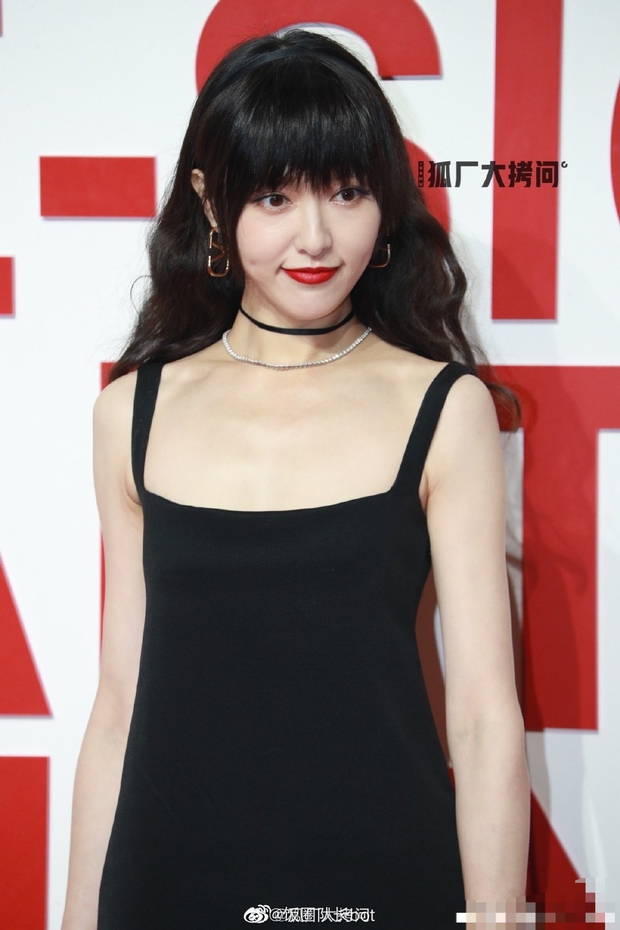 Sự kiện cực hot tối nay: Đường Yên gây sốc với váy ngắn cũn cỡn trễ ngực, Thư Kỳ sến súa bên đàn em Ngu Thư Hân - Ảnh 3.