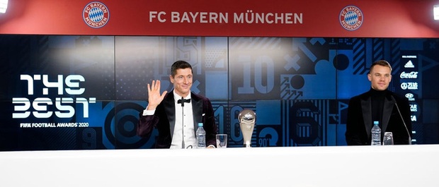 Ronaldo và Messi làm nền tôn vinh siêu tiền đạo người Ba Lan giành giải Cầu thủ xuất sắc nhất thế giới 2020 - Ảnh 6. Ronaldo và Messi làm nền tôn vinh siêu tiền đạo người Ba Lan giành giải Cầu thủ xuất sắc nhất thế giới 2020 - Ảnh 6.