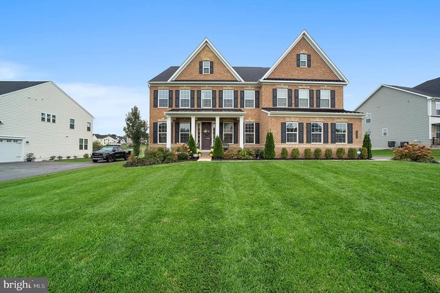 Mẹ Việt khoe nhà khiến dân tình mắt tròn mắt dẹt: diện tích 600m2 lại nằm giữa sân golf, ngắm nội thất mà mê mệt - Ảnh 1.