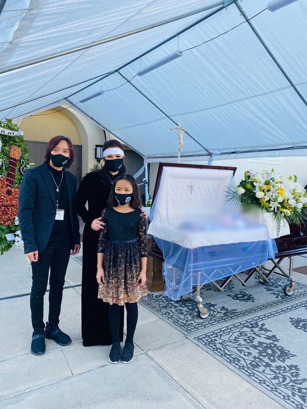 NS Việt Hương khóc nghẹn vì câu nói của con gái khi đến viếng NS Chí Tài lần cuối ở Mỹ - Ảnh 3.