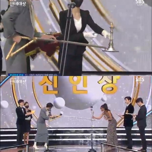 Dàn sao dự SBS Entertainment Awards 2020 tấu hài với phụ kiện khẩu trang: Vừa đeo phòng dịch vừa giúp tạo nụ cười “giả trân” - Ảnh 1.