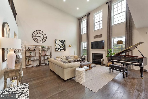 Mẹ Việt khoe nhà khiến dân tình mắt tròn mắt dẹt: diện tích 600m2 lại nằm giữa sân golf, ngắm nội thất mà mê mệt - Ảnh 3.