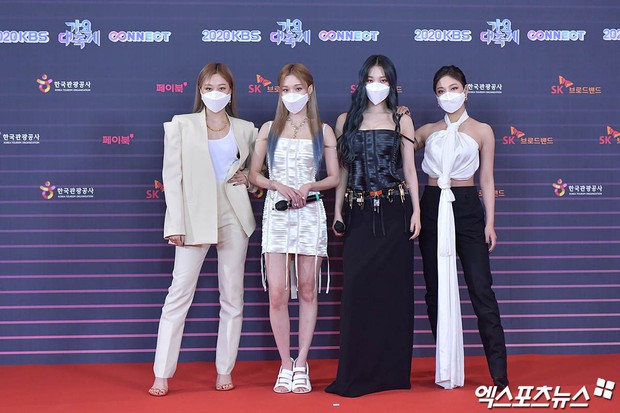 Netizen Việt “đào” lại loạt “bằng chứng” chứng minh idol nhà SM từ đời này qua đời khác đều “bất hòa” với stylist? - Ảnh 1.