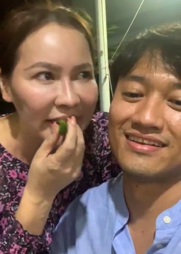 Quý Bình livestream tiết lộ bà xã đặc biệt thích ăn xoài chua, Thanh Hà liền nghi vấn chuyện cặp đôi có em bé - Ảnh 3.