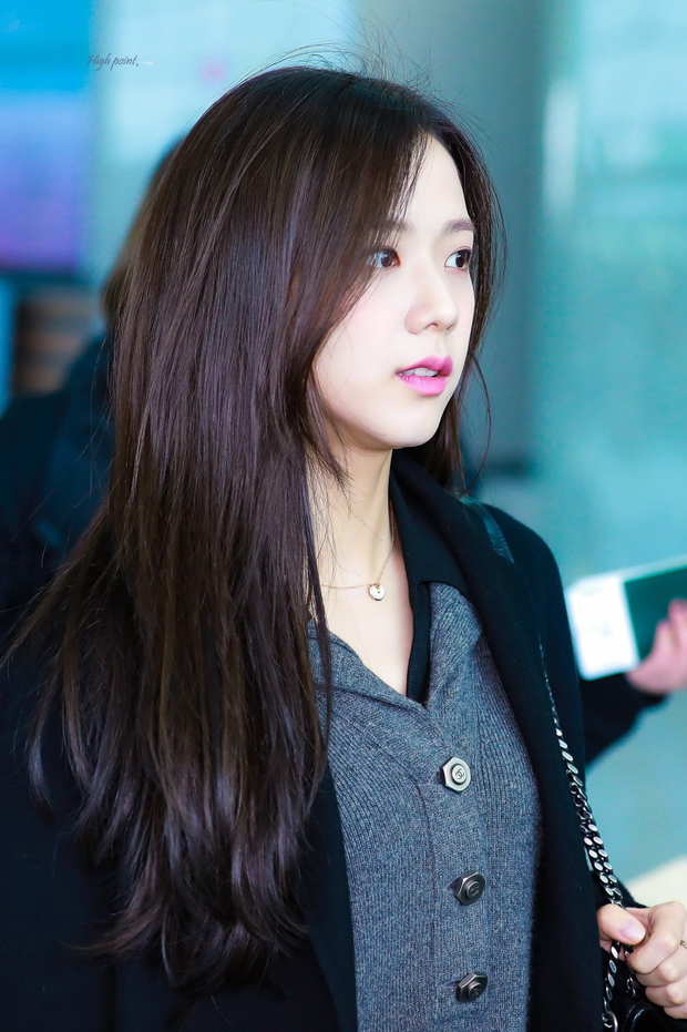 Netizen tranh cãi Jisoo (BLACKPINK) có khuôn mặt phù hợp làm diễn viên hay idol, câu chốt hạ khiến ai cũng gật gù - Ảnh 4.