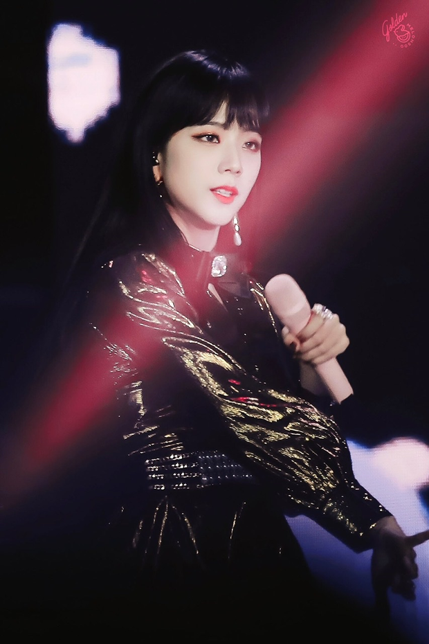 Netizen tranh cãi Jisoo (BLACKPINK) có khuôn mặt phù hợp làm diễn viên hay idol, câu chốt hạ khiến ai cũng gật gù - Ảnh 5.