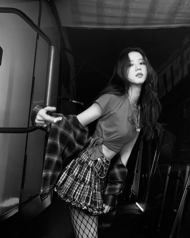Netizen tranh cãi Jisoo (BLACKPINK) có khuôn mặt phù hợp làm diễn viên hay idol, câu chốt hạ khiến ai cũng gật gù - Ảnh 7.